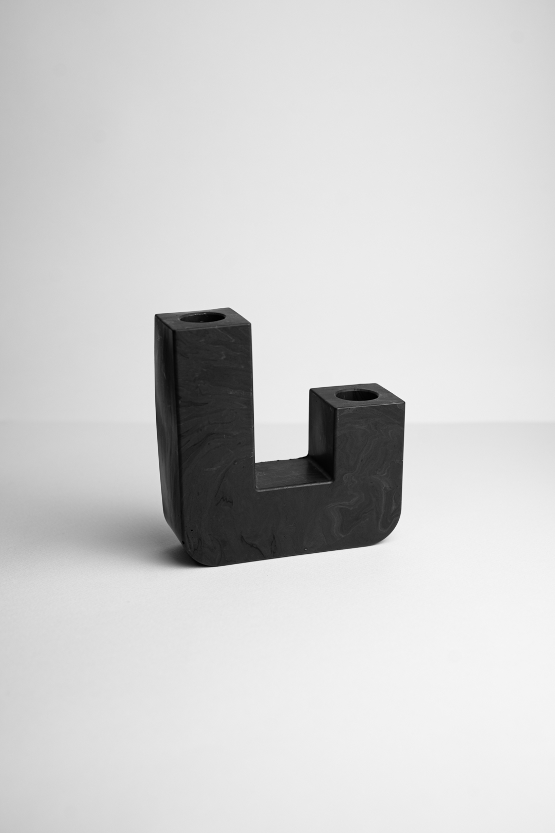minimal candlestick black