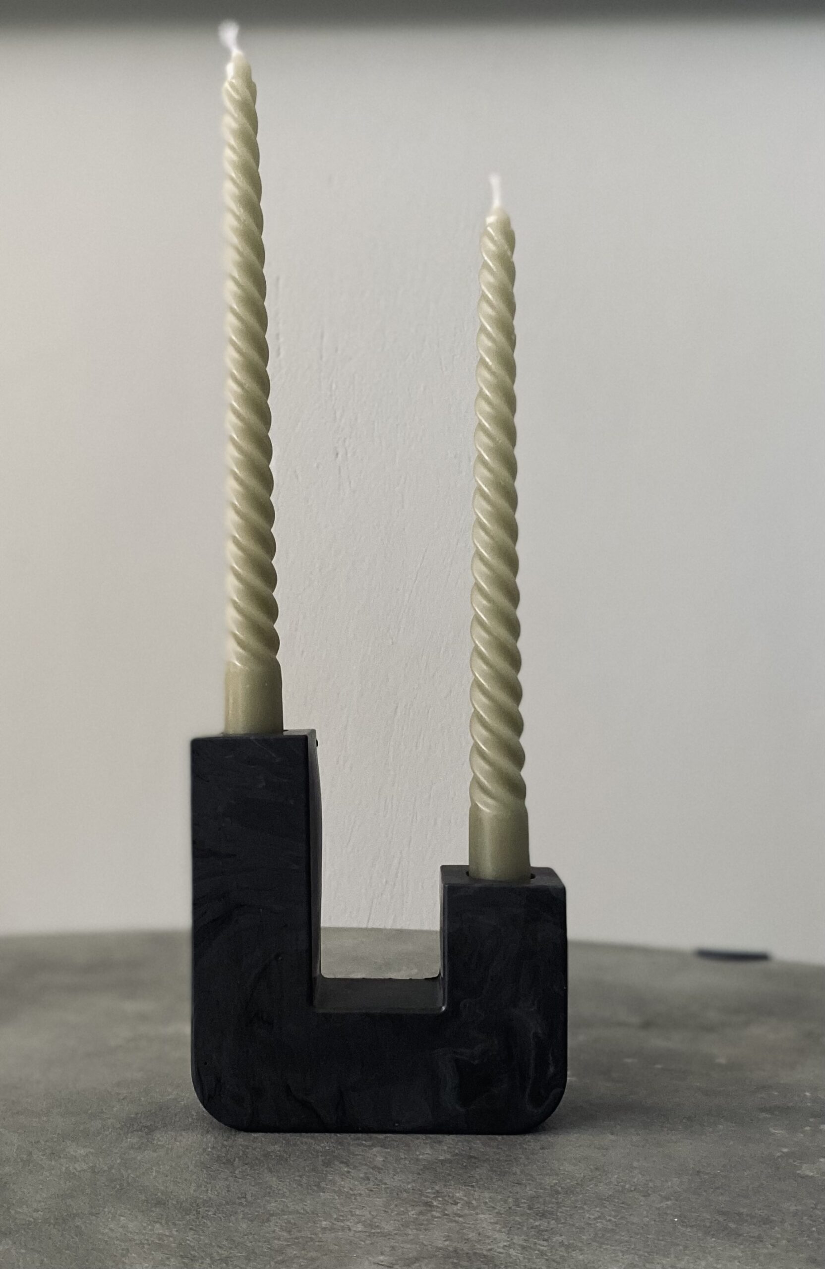 minimal candlestick black