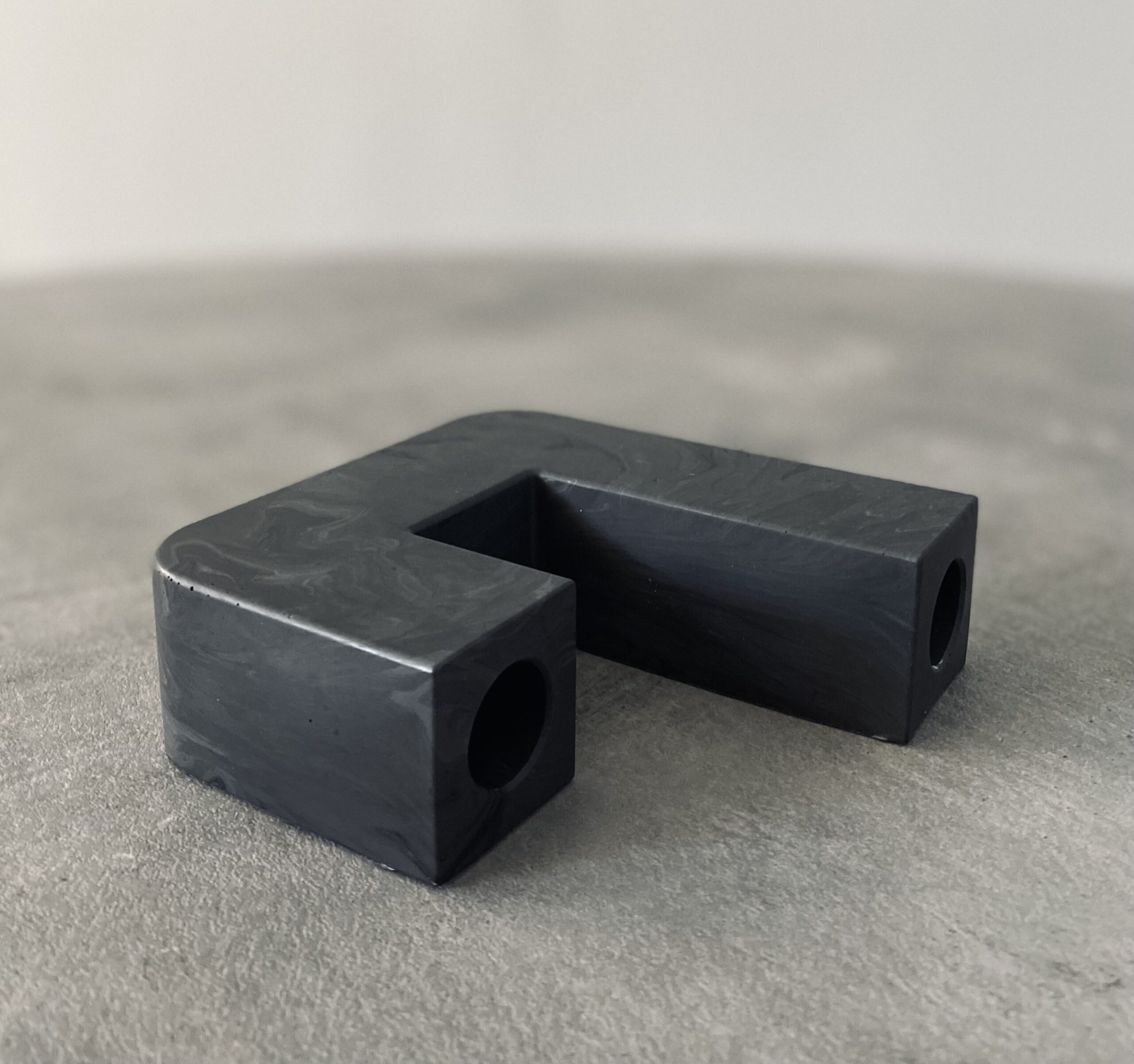 minimal candlestick black