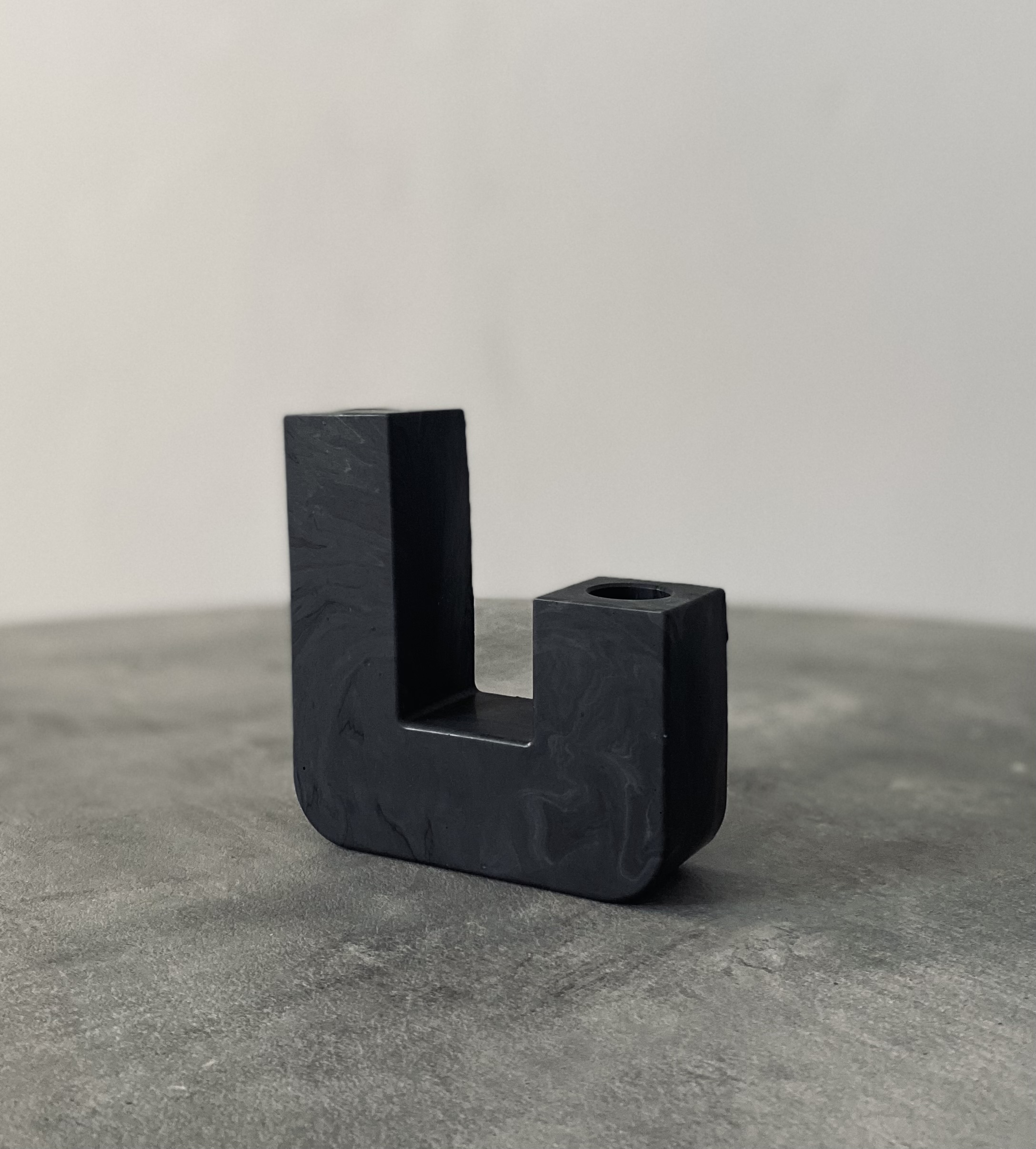 minimal candlestick black
