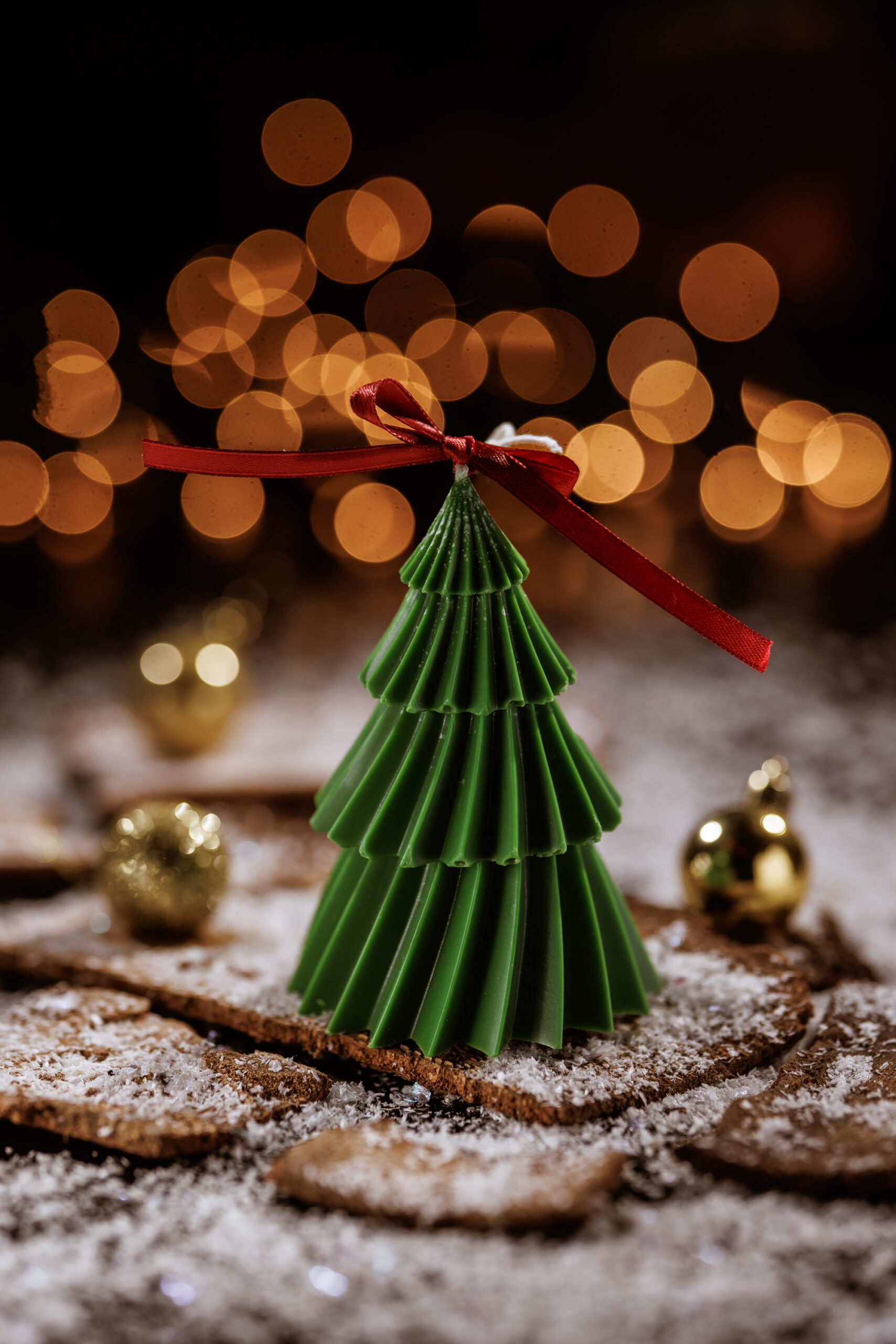 minimalist xmas tree candle