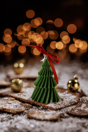 minimalist xmas tree candle